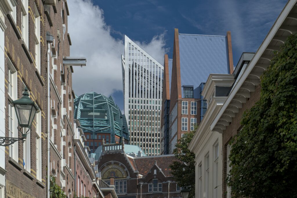 Stunning Urban Wallpaper: Historic Meets Modern Architecture