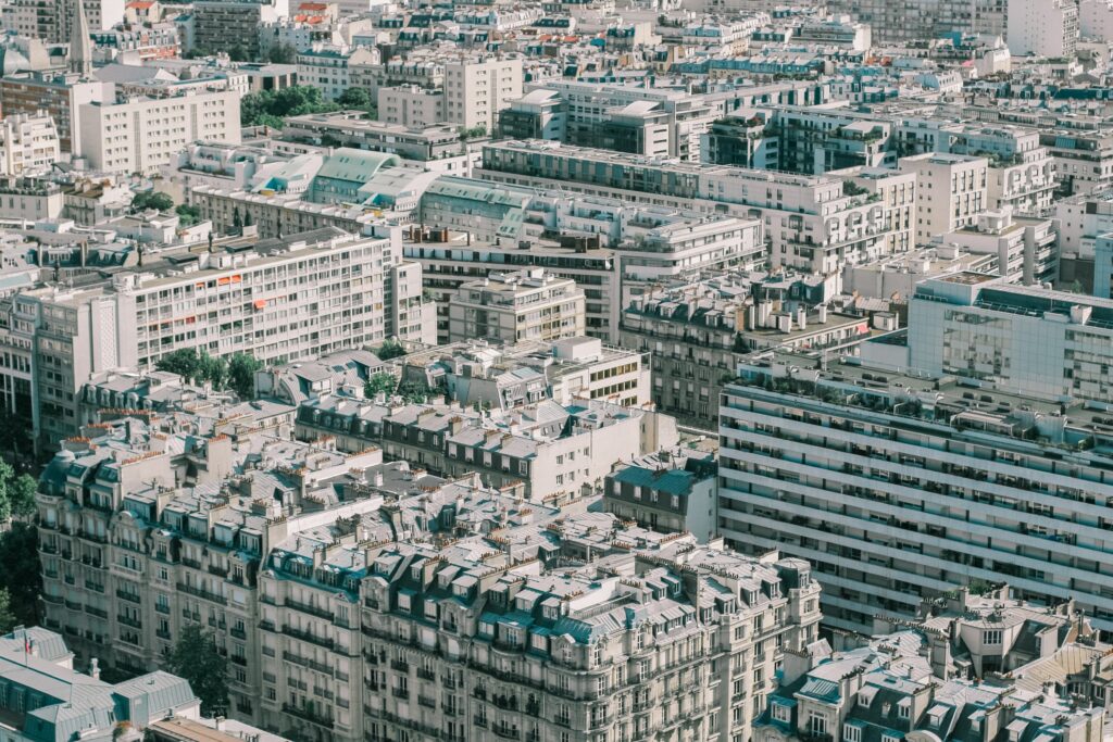 Sprawling Metropolis Wallpaper: Modern & Classic Urban Landscape