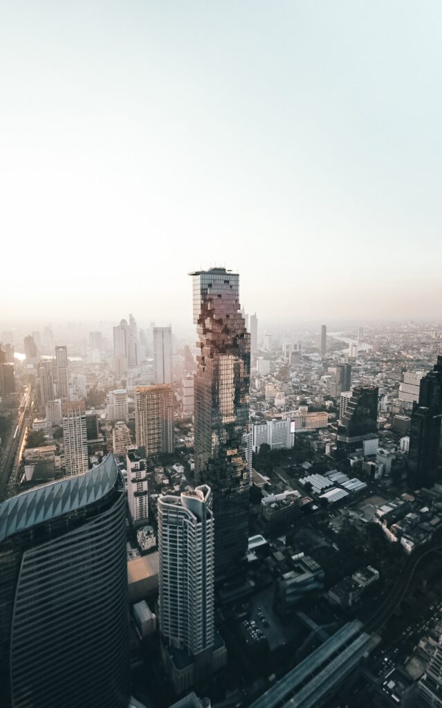 Modern Skyscraper Wallpaper: Stunning Urban Architecture Background