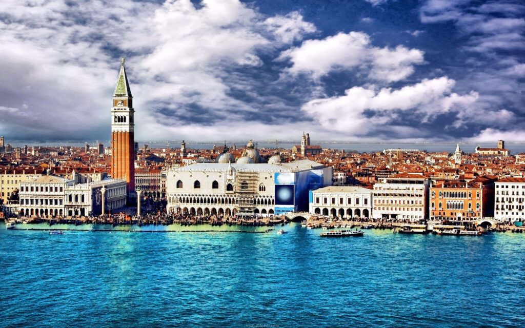 Stunning Venice Skyline Wallpaper: Grand Canal & Historic Architecture
