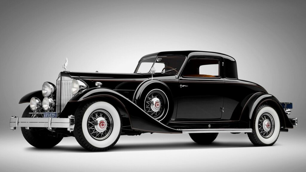 Vintage Rolls Royce Wallpaper: Luxurious Side View & Elegant Design