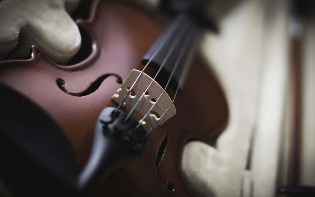 Close-Up of a Polished Violin in Case: Elegant Wood Details Wallpaper