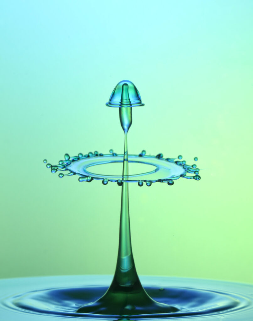 Stunning Water Drop Crown Splash - Macro Wallpaper Background