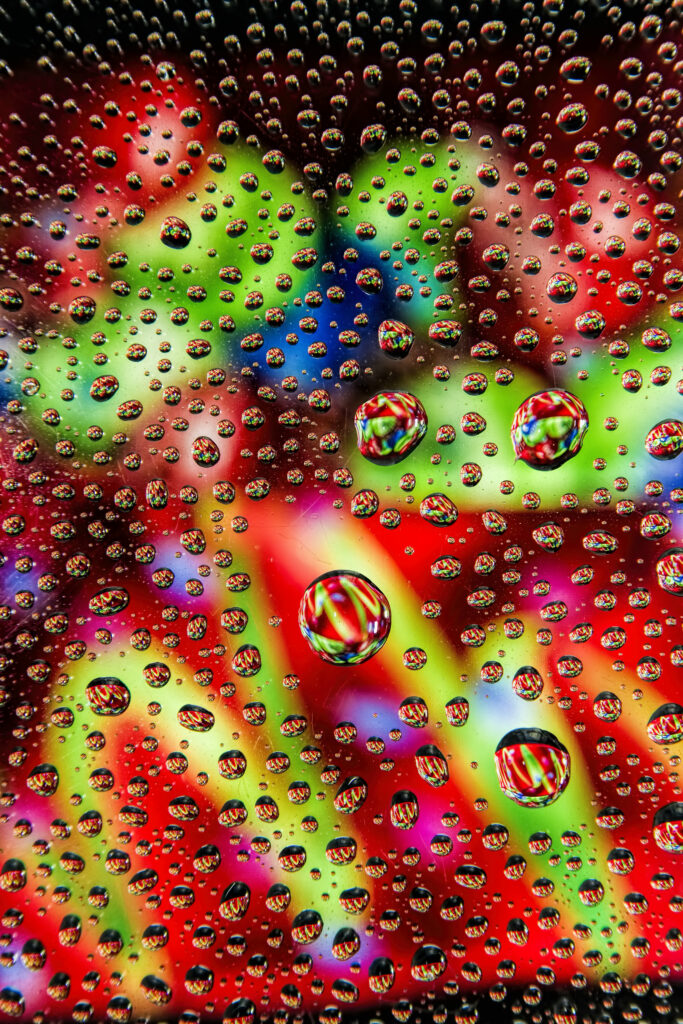 Vibrant Water Droplet Wallpaper: Kaleidoscopic Reflections Background