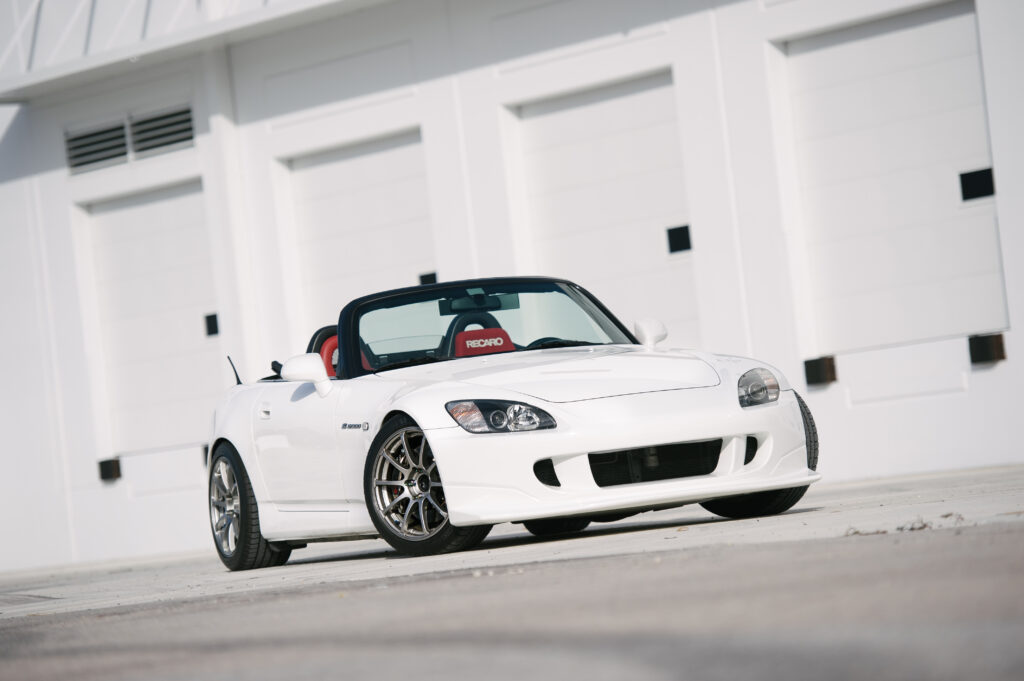 Stunning White Honda S2000 Front View Wallpaper with Minimalist Background