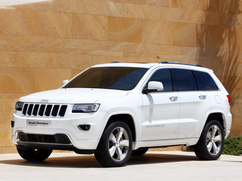 Elegant White Jeep Grand Cherokee Overland on Neutral Background Wallpaper
