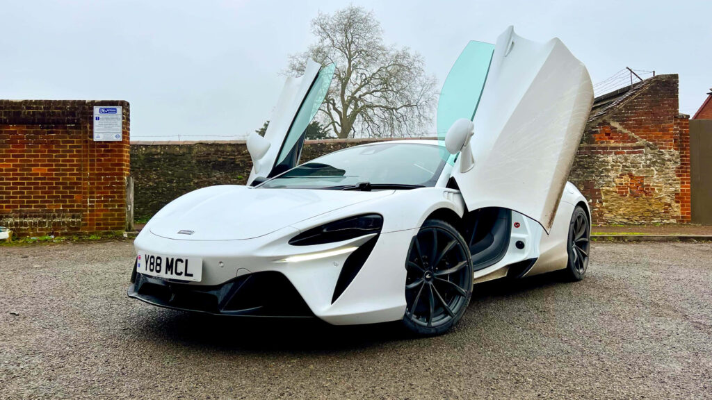 Stunning White McLaren Wallpaper: Luxury, Performance & Design