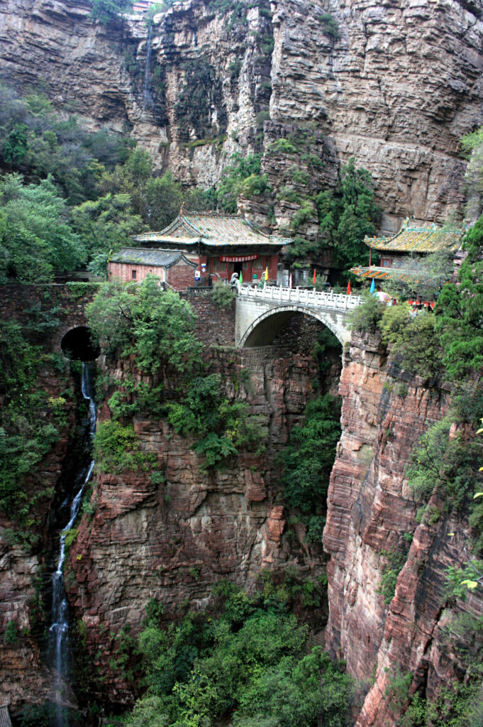 Breathtaking Wudang Mountains Wallpaper: Ancient Bridge & Architecture