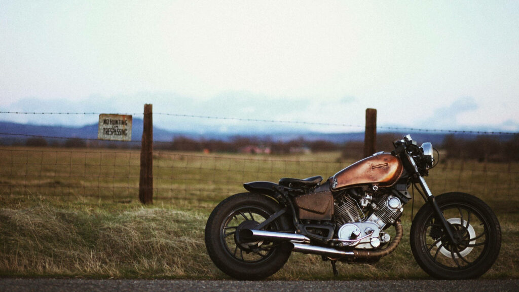 Vintage Yamaha Virago Bobber Wallpaper: Rustic Design in Countryside