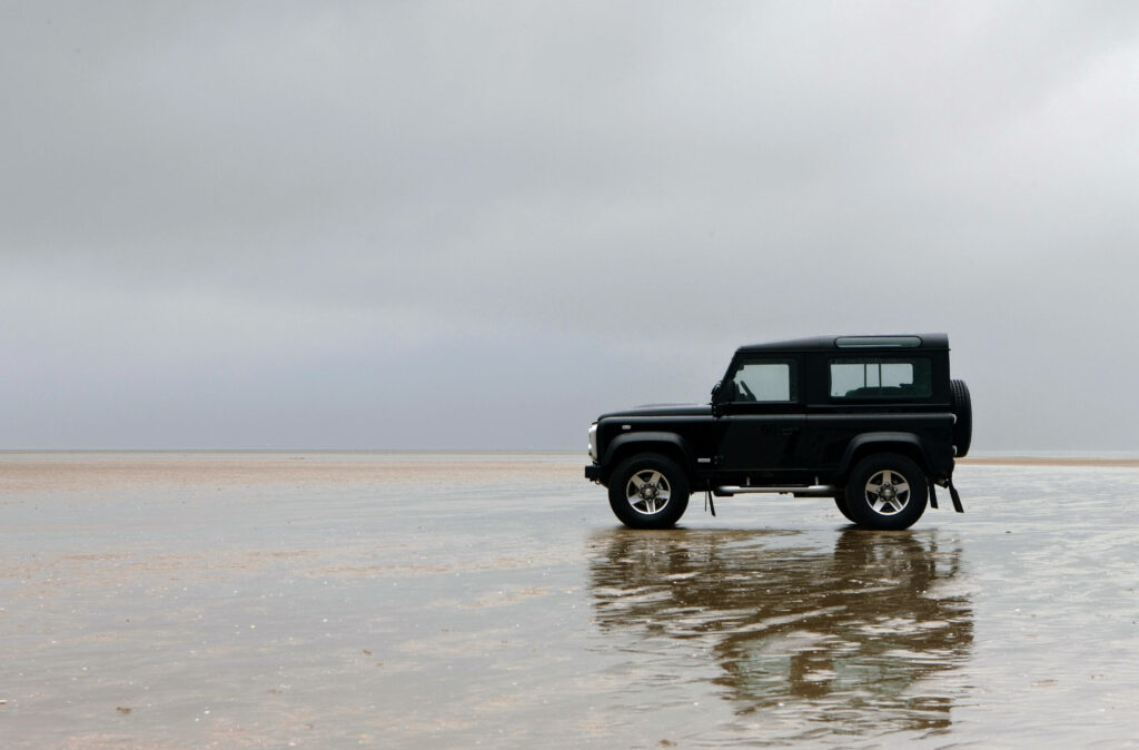 Elegant iPhone Wallpaper: 2008 Land Rover in Reflective Terrain