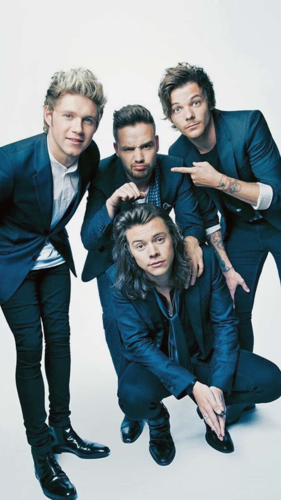 1D Dapper: Stylishly Suited-Up Boy Band Poses against Clean White Canvas Wallpaper