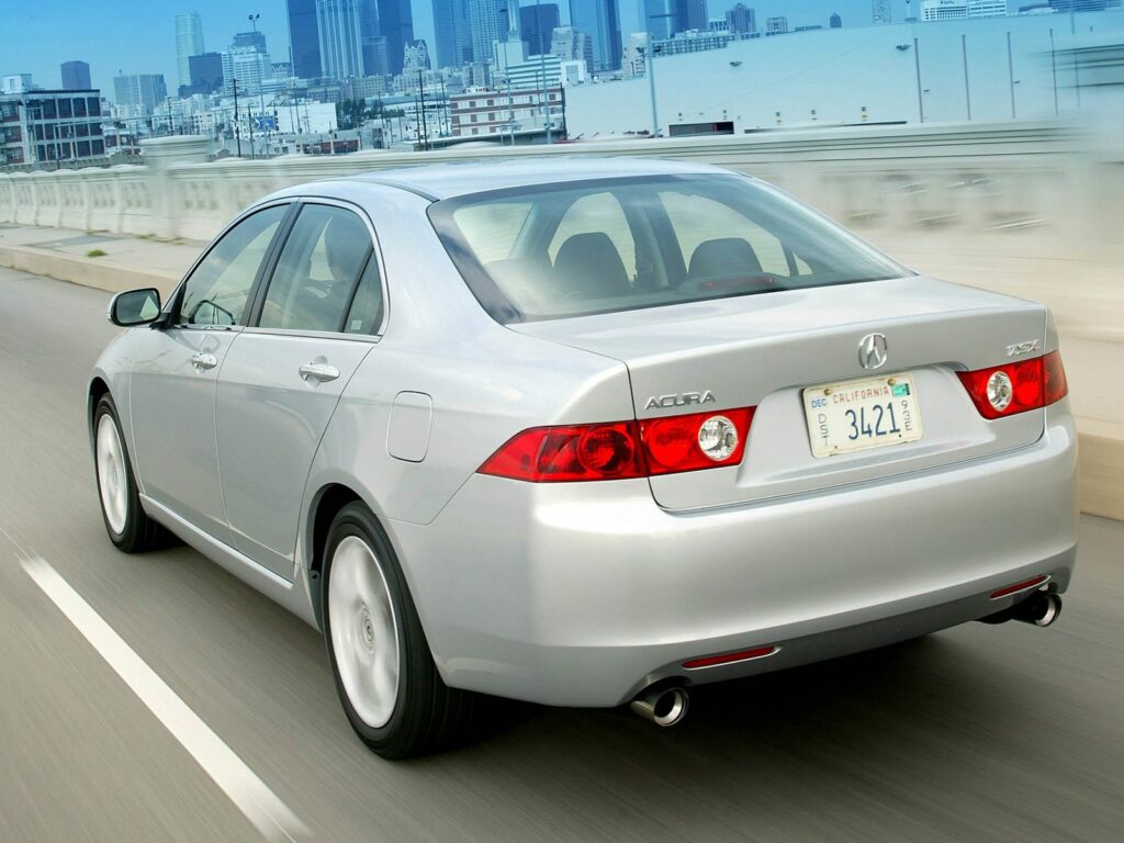 Stylish 2003 Acura TSX Rear View Wallpaper with City Skyline
