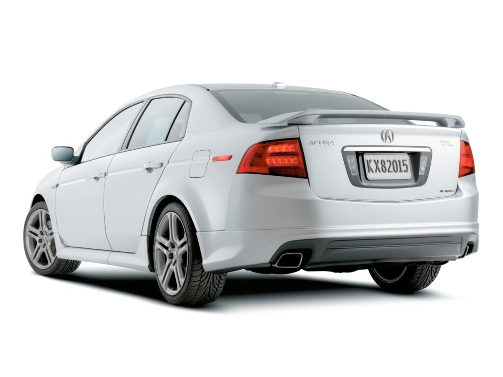 Stylish 2004 Acura TL Wallpaper: Sleek Rear View for Car Lovers