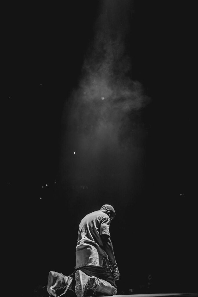 Minimalist Black and White Android Wallpaper: Spotlight Kneeling Figure