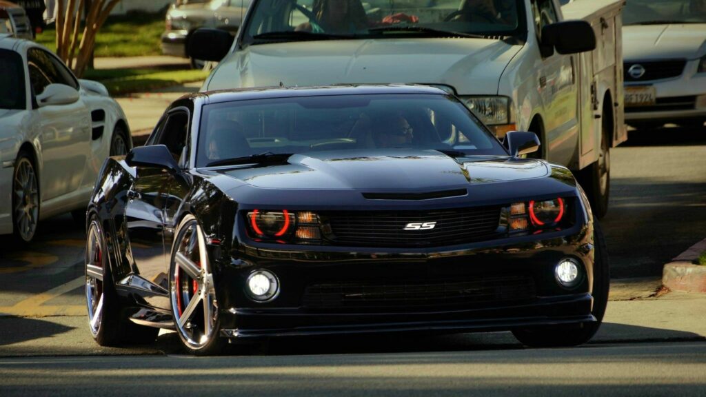 Sleek Chevrolet Camaro SS Wallpaper: Bold Design & Aggressive Style