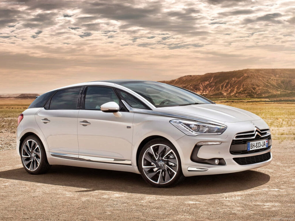 Stylish Citroën C3 Wallpaper: Modern Design & Scenic Backdrop