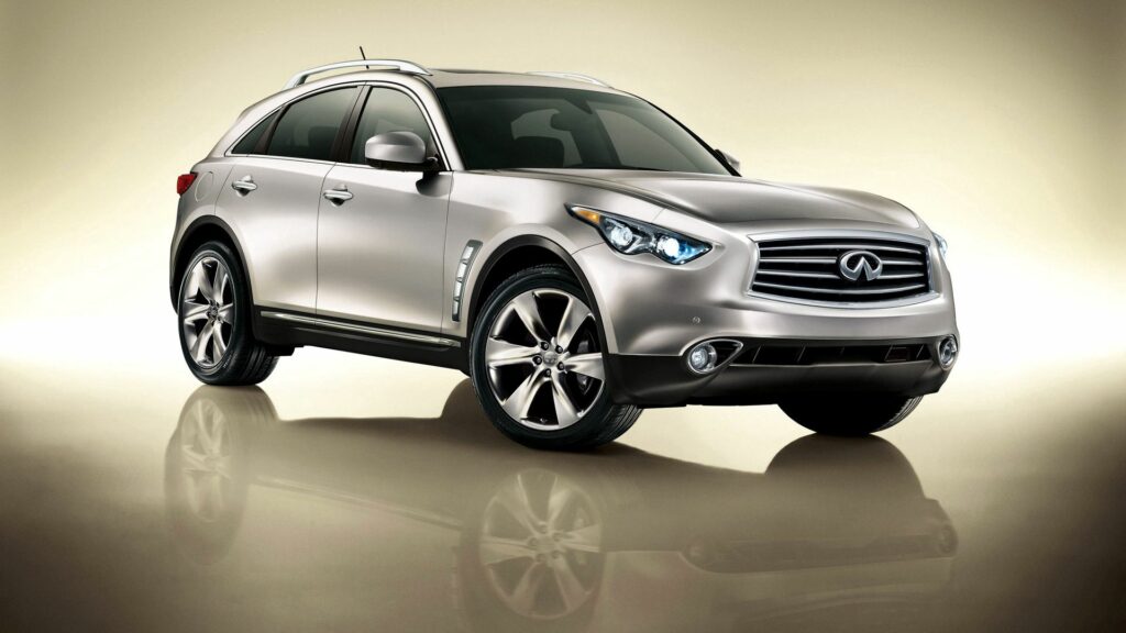 Sleek Infiniti FX35 Wallpaper: Modern Hatchback with Stylish Wheels