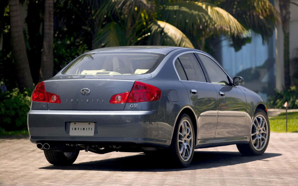 Sleek Silver Infiniti G35: Stylish Sedan Wallpaper in Nature