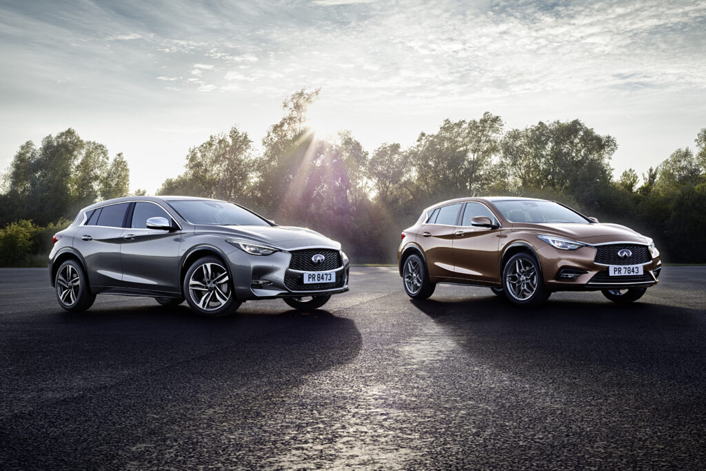 Stylish Infiniti Q30s in Outdoor Setting - Sleek Design Wallpaper