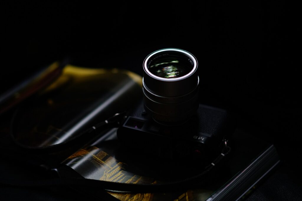 Elegant Mirrorless Camera Wallpaper: Dark Aesthetic & Detail