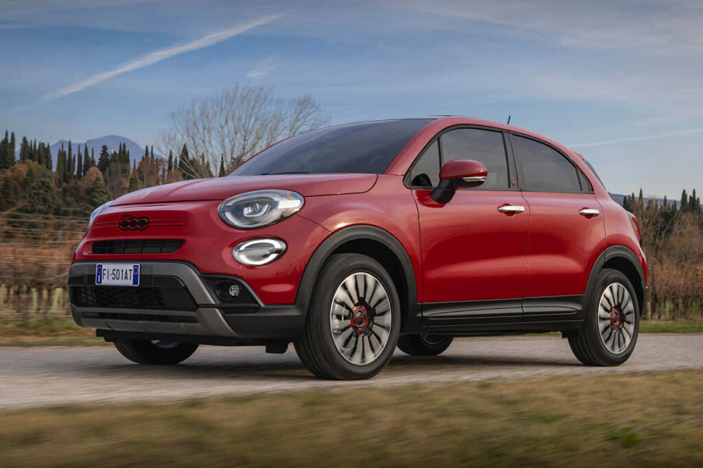 Stylish Red Fiat 500X SUV Wallpaper: Perfect for City & Outdoors