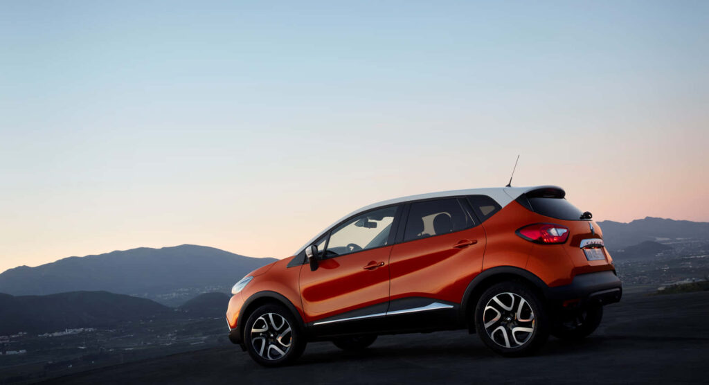 Stylish Renault Captur Wallpaper: Sleek Design & Stunning Sunset