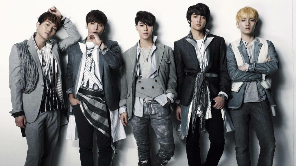 Chic SHINee Wallpaper: Fashionable K-POP Group in Minimalist Style