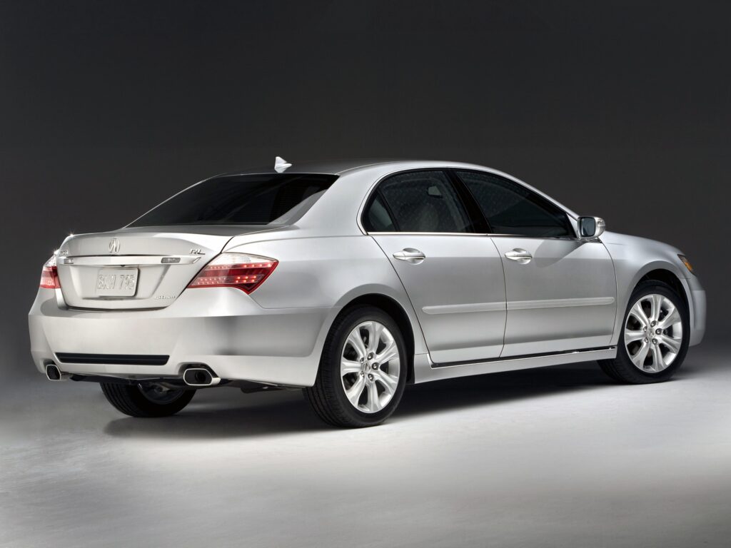 Elegant Silver Metallic Acura RL Sedan Wallpaper - Modern Design