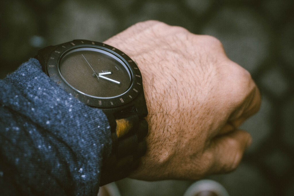 Stylish Wristwatch Close-Up: Fashionable Wallpaper Background Design