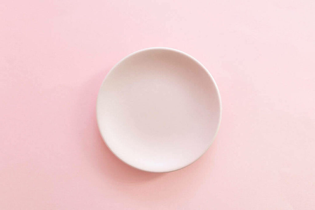 Pink Minimalist Desktop Wallpaper Highlighting a Plain Circular Plate Against a Soft Pink Background