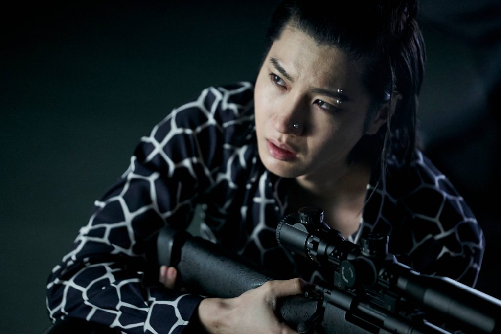 Suguru Niragi from Alice in Borderland gripping sniper rifle in moody cinematic wallpaper