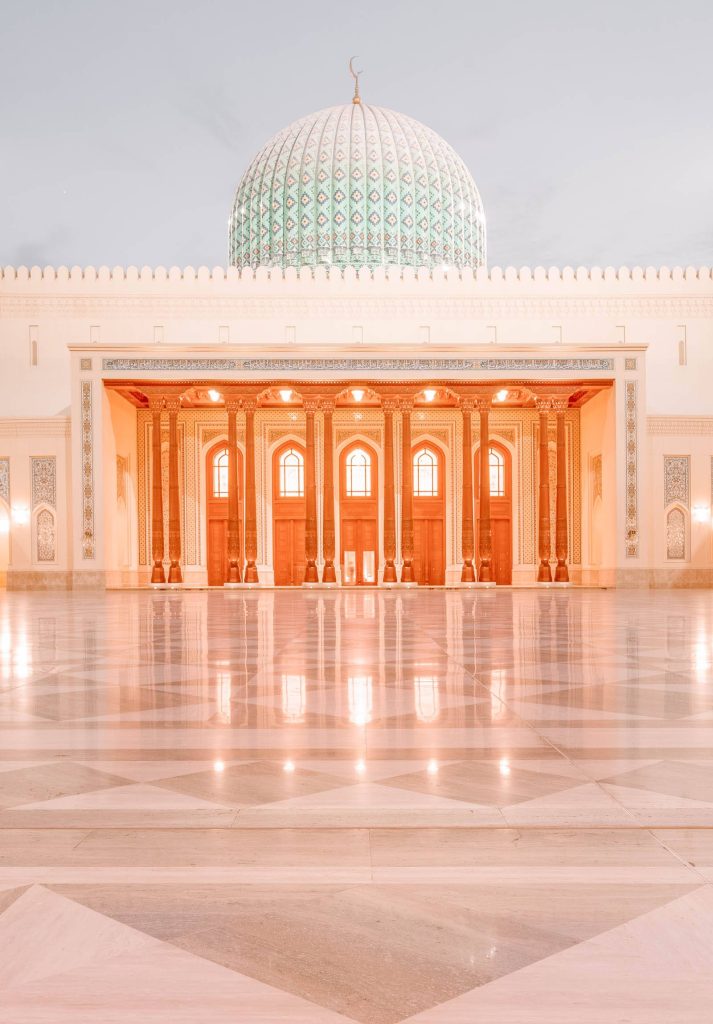 Sultan Qaboos Grand Mosque Muscat Oman blue dome wooden colonnades marble reflections wallpaper