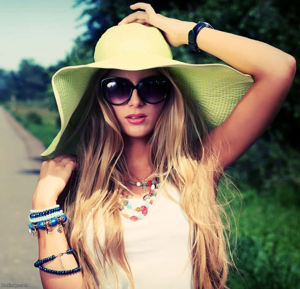Summer Chic: A Vibrant Portrait of a Fashionable Girl with Stacked Bracelets, a Stylish Sun Hat, and Oversized Sunglasses Wallpaper