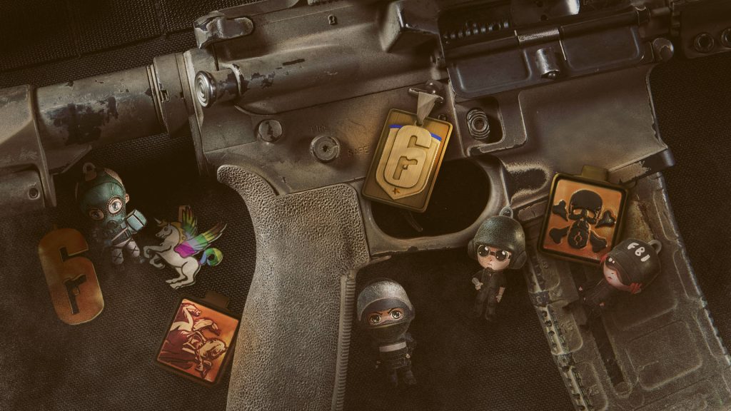 Rainbow Six Siege tactical wallpaper with detailed assault rifle and chibi operator charms