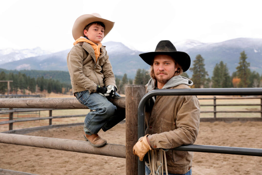 Yellowstone Wallpaper: Tate & Kayce Dutton in Rustic Ranch Setting
