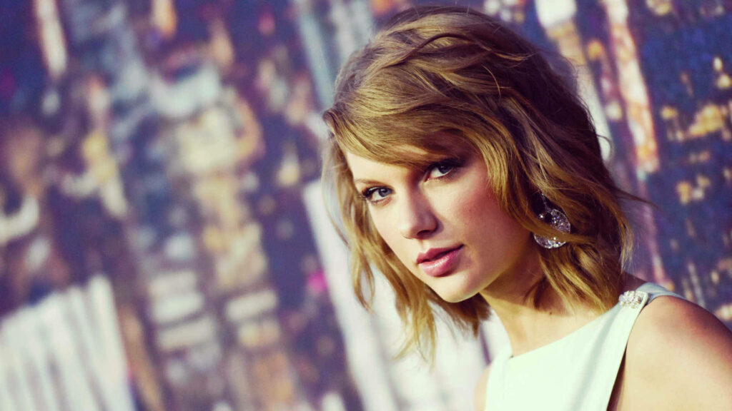 Tousled Tresses: A Close-Up of Taylor Swift's Wavy Bob Wallpaper