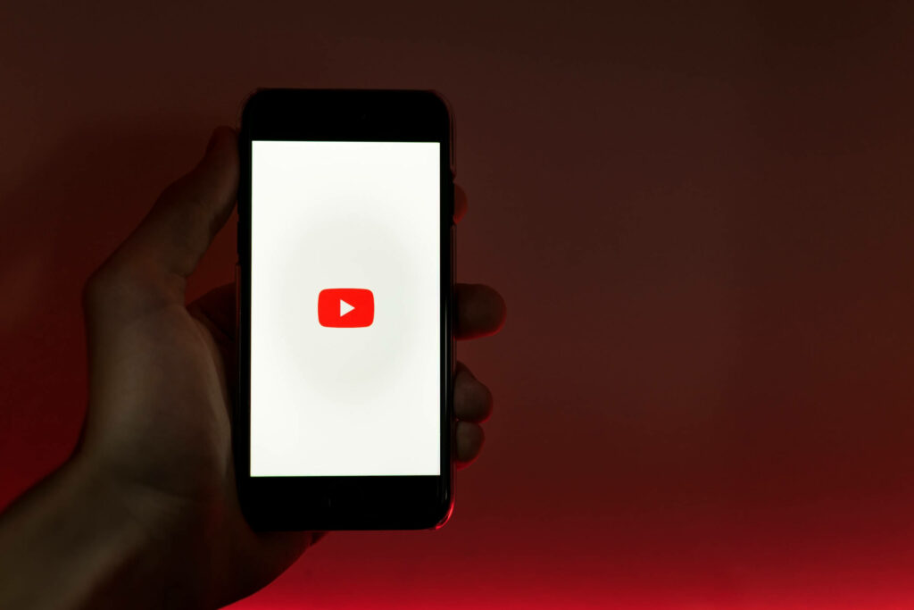 Embracing the YouTube Vibe: A Captivating Mobile Phone Cover with the Iconic Loading Screen Wallpaper