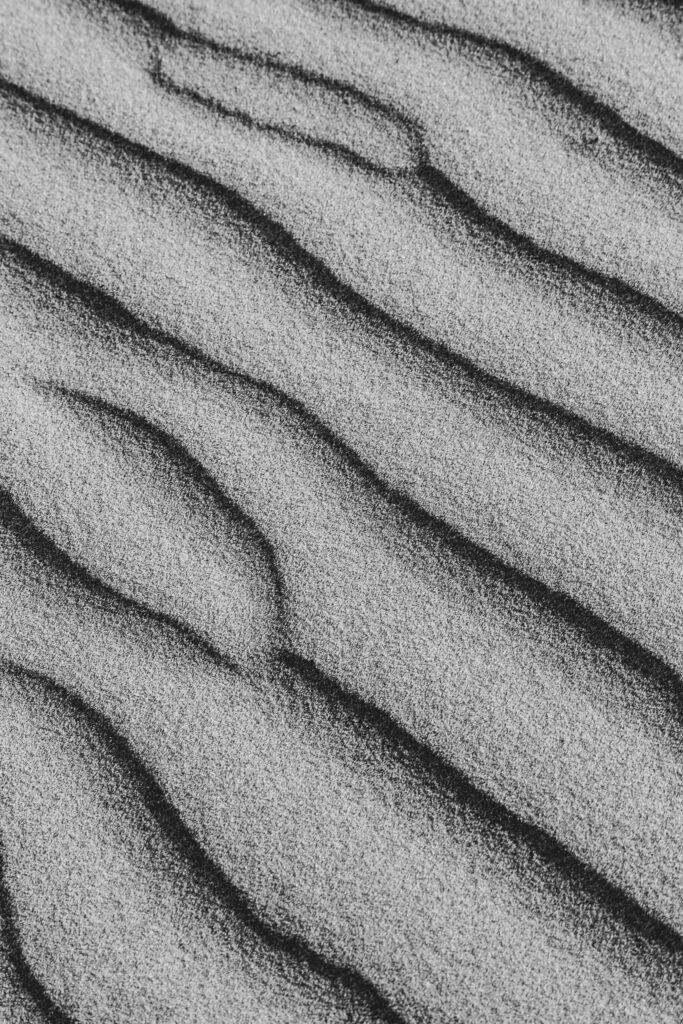 Close-Up Textured Sand Wallpaper - Serene Black and White Background