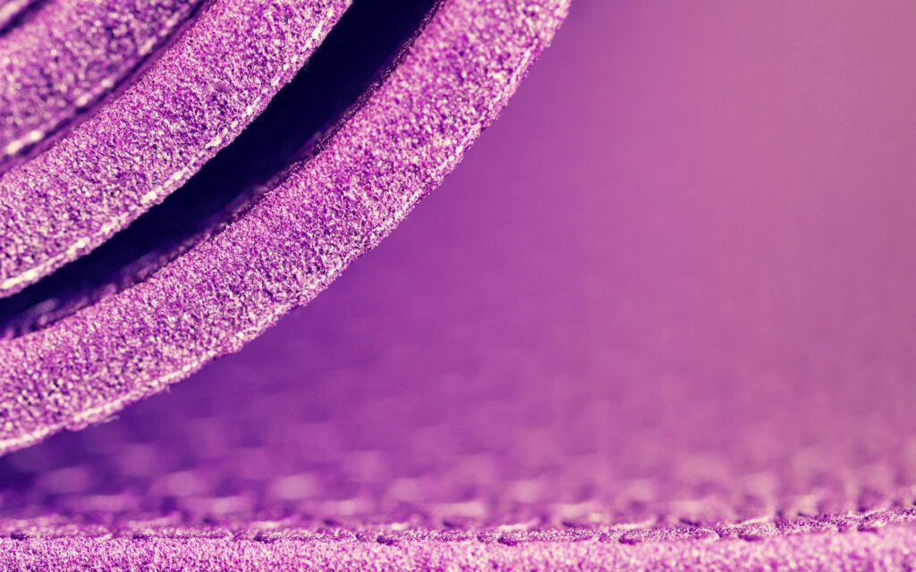 Textured Lilac Wallpaper: Close-Up of Intricate Details & Soft Lighting