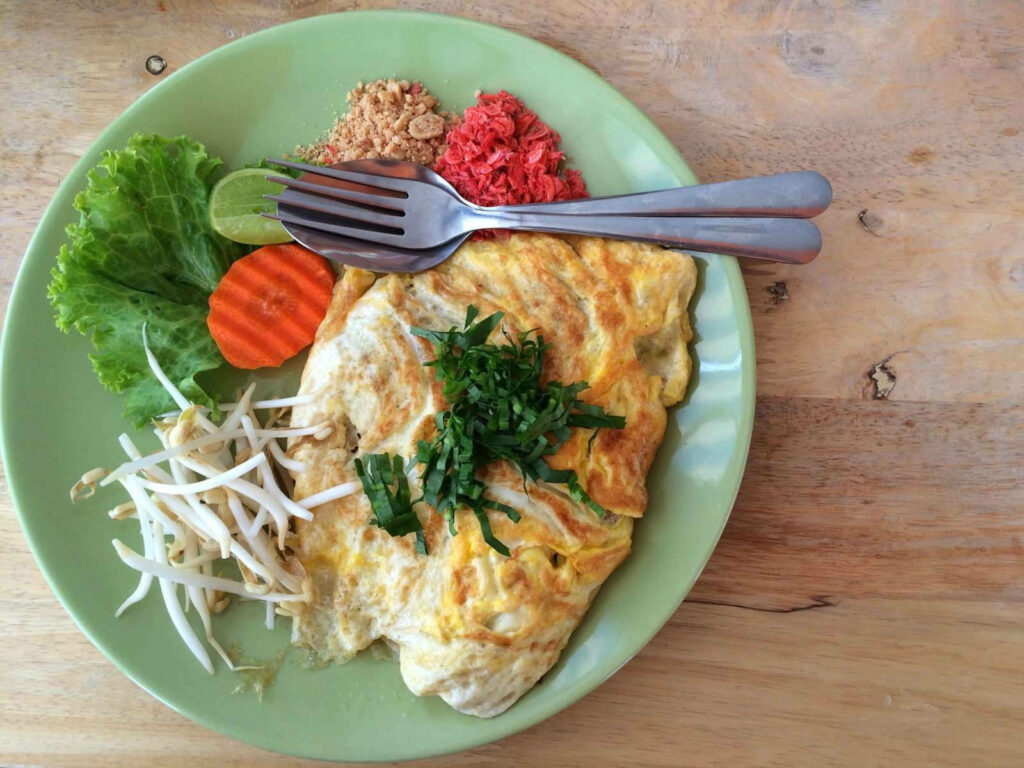 Thai Green Curry Omelette Wallpaper: Vibrant & Delicious Top-View