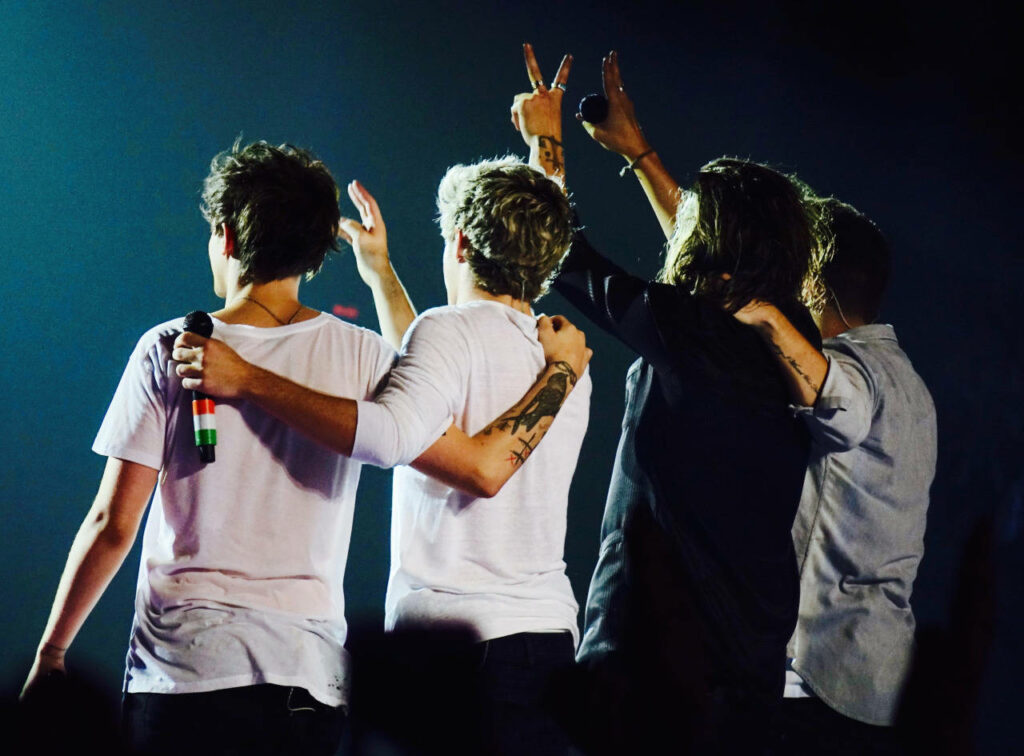 One Direction's Aesthetic Icons Captivate the Audience in Mesmerizing Silhouette Wallpaper