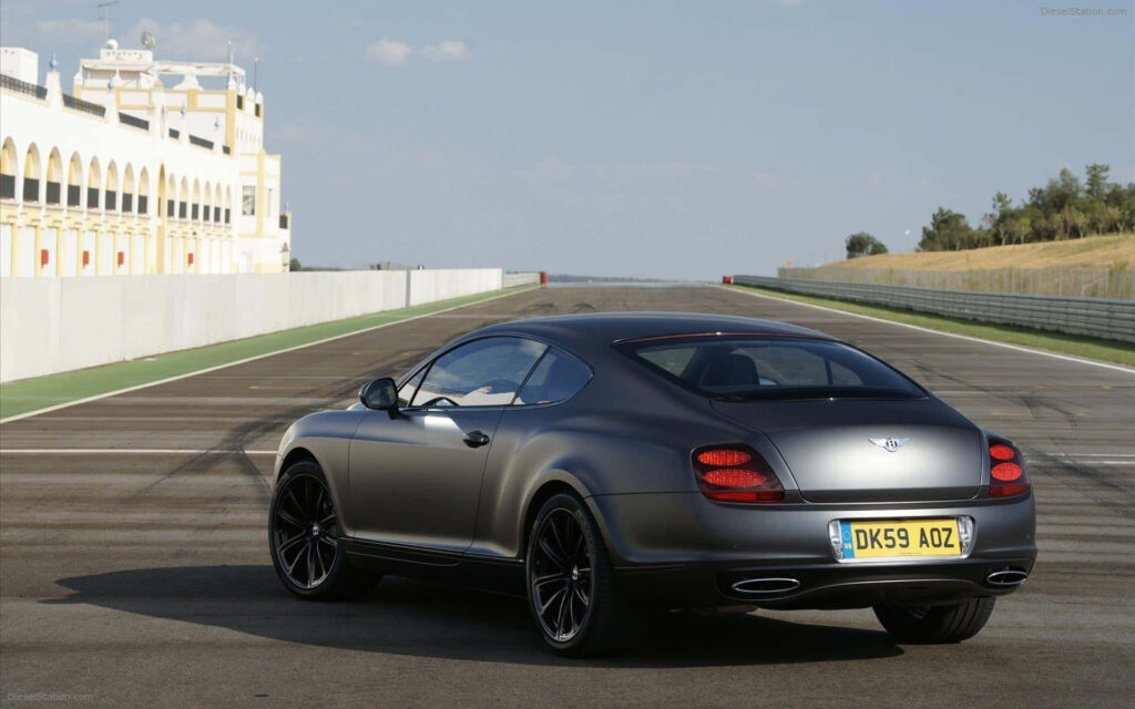 The Bentley Sport: Exceptional Luxury and Unrivaled Performance Captured in a Striking Visual Wallpaper