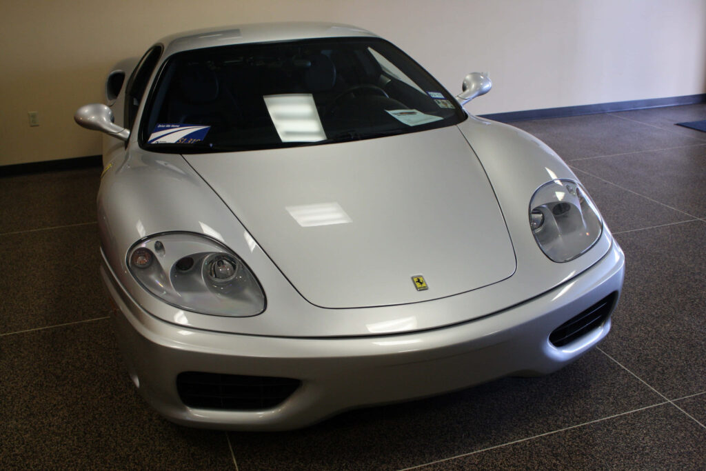 Icon of Italian Engineering: Immersive 360 Modena Ferrari Wallpaper - Spotlighting Exquisite Design, Performance, and Elegance