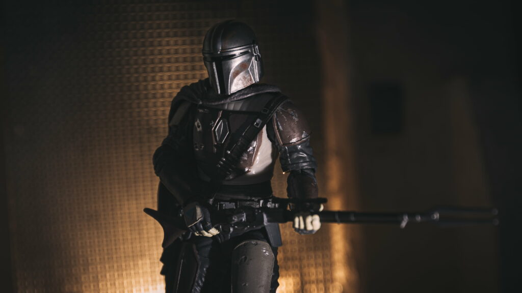 Mandalorian's Midnight Mission: Mesmerizing QHD Wallpaper