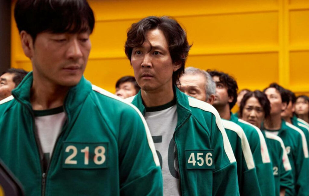 Seong Gi-Hun and Cho Sang-Woo join the Green Brigade in the Squid Game Wallpaper