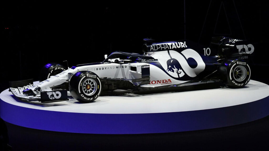 The Perfect F1 Enthusiast's Alphatauri Background: A Striking White Racing Car Steals the Stage Wallpaper
