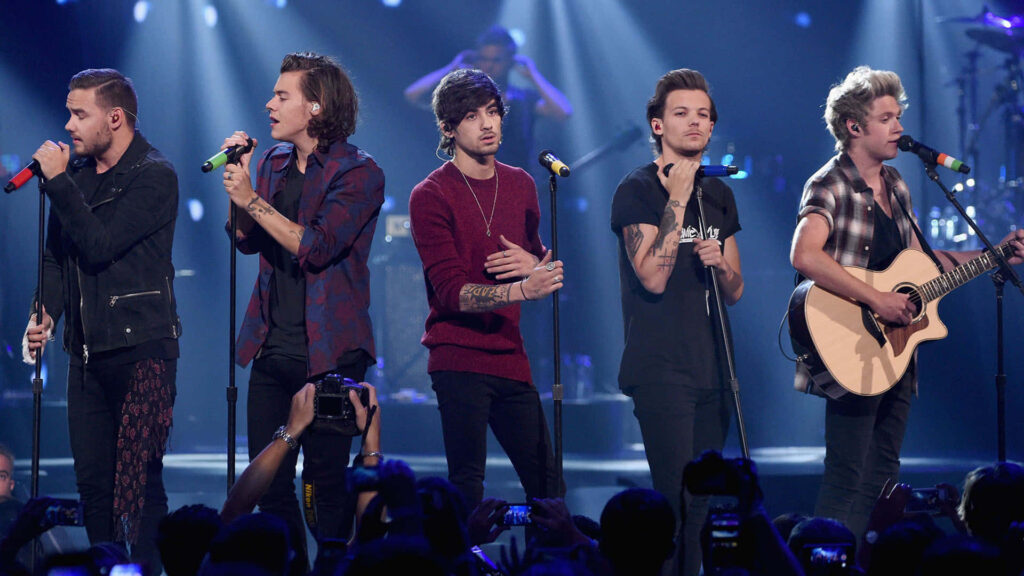 MTV Music Awards: One Direction Rocks the Stage in High-Def Laptop Wallpaper