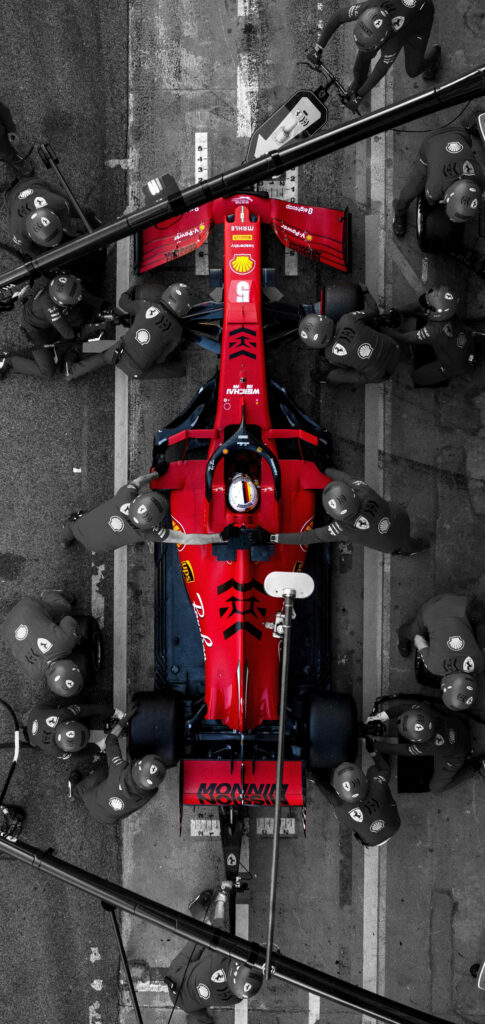 Aesthetic Shot of an Epic F1 Pit Crew: Amazing Wallpaper for Motorsport Enthusiasts
