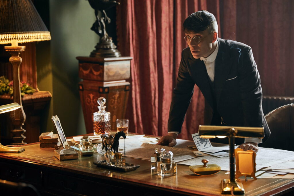 Thomas Shelby Takes Over Your Screen: Striking 4K Peaky Blinders Wallpaper