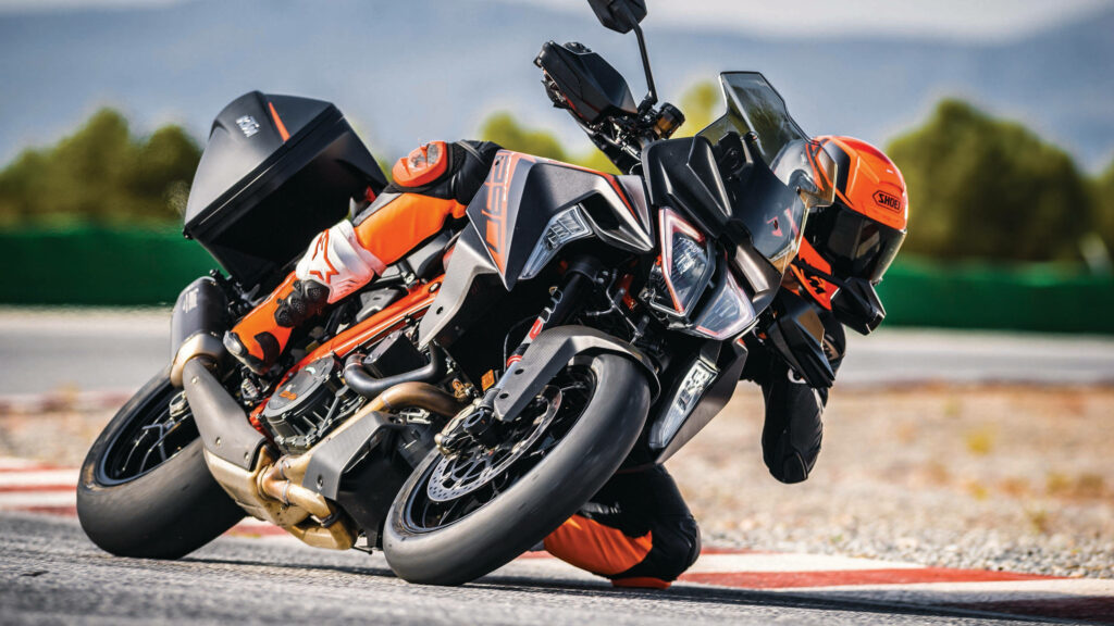Thrilling KTM Duke 200 Wallpaper: High-Speed Racer in Action